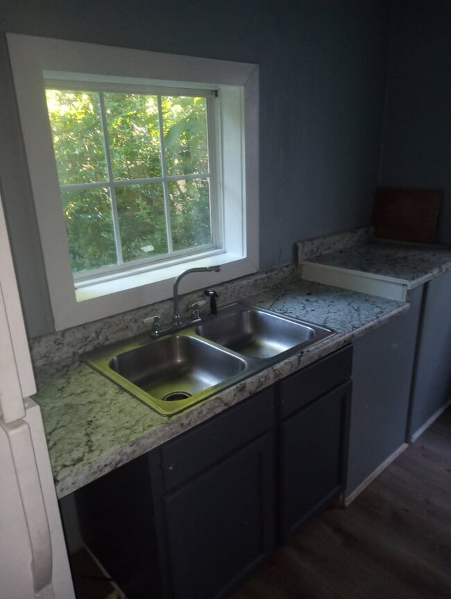 Photo - 1011 Queen St