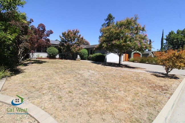 Photo - $4895 - Large beautiful 3/2 Home located i...