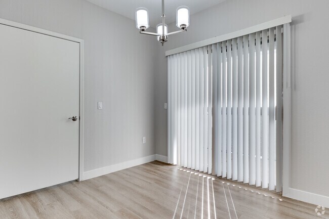 2BR, 2BA - 1068SF - Dinning Room