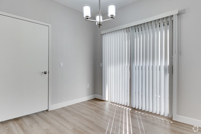 2BR, 2BA - 1068SF - Comedor - Citra Apartments