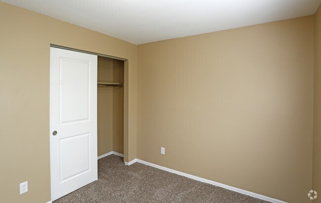 2BR, 1 BA - 900 SF