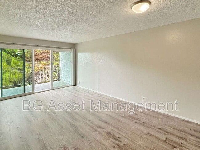 Photo - 944 Fletcher Ln Unit 11