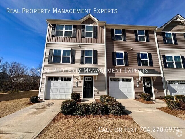 Building Photo - Charming 3BR/2BA townhouse in Charlotte