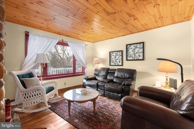 Photo - 76 Grove Ln