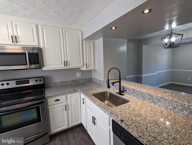 Photo - 1680 Thenia Pl