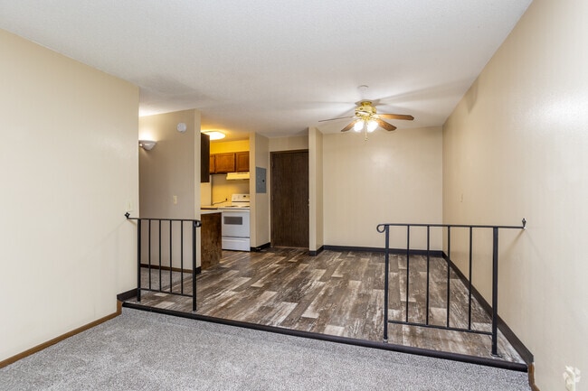 1BR, 1BA - 720SF - Dining Room