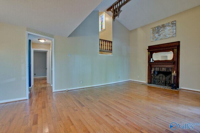 Photo - 3018 Live Oak Ln SW