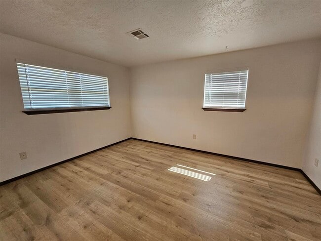 Photo - 7318 NW Andrews Ave
