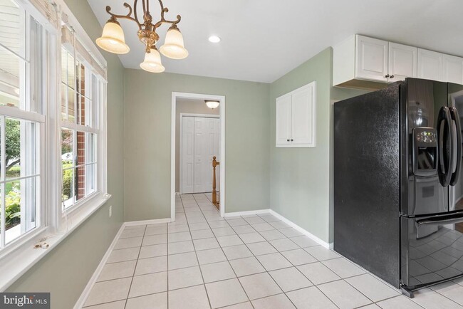 Building Photo - 8109 Broadview Dr
