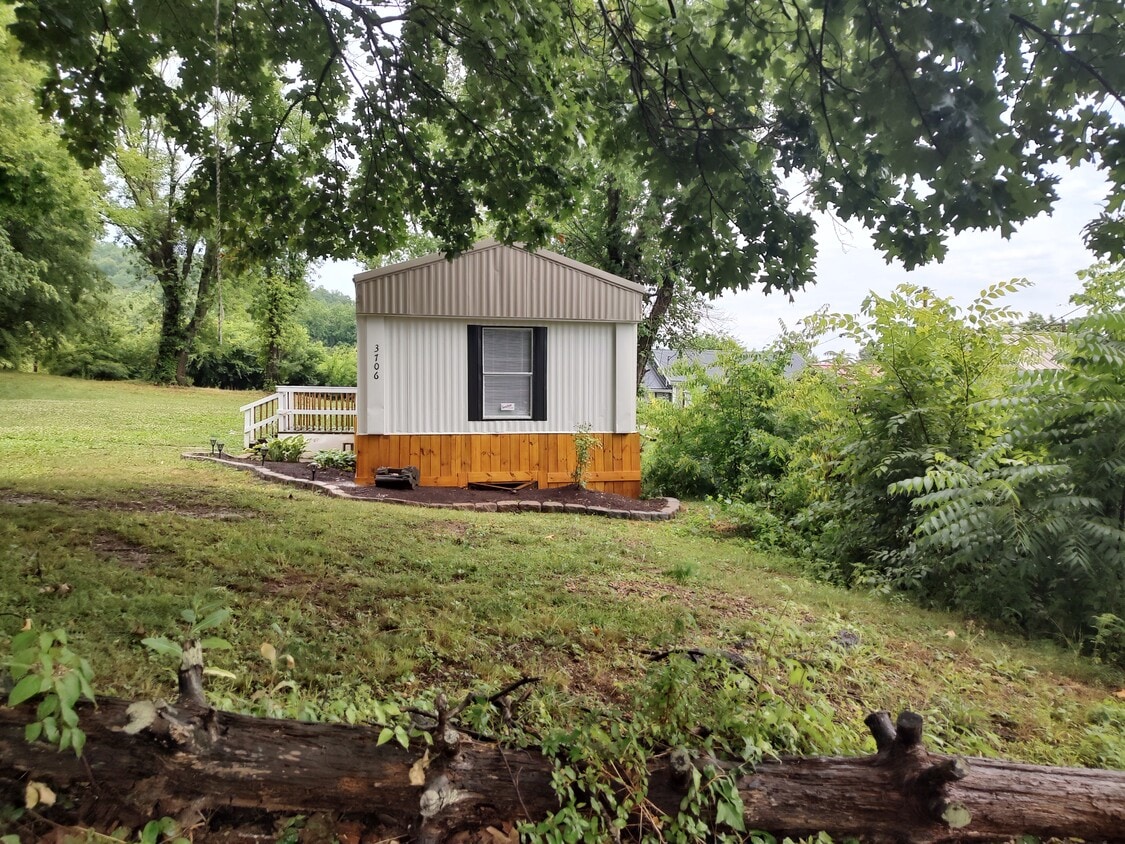 Photo - 3706 E Church St (Rockford, TN)