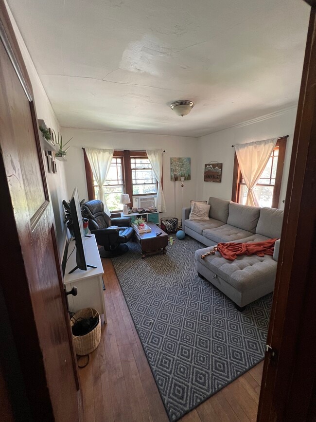 Photo - 517 W Doty St Unidad 2