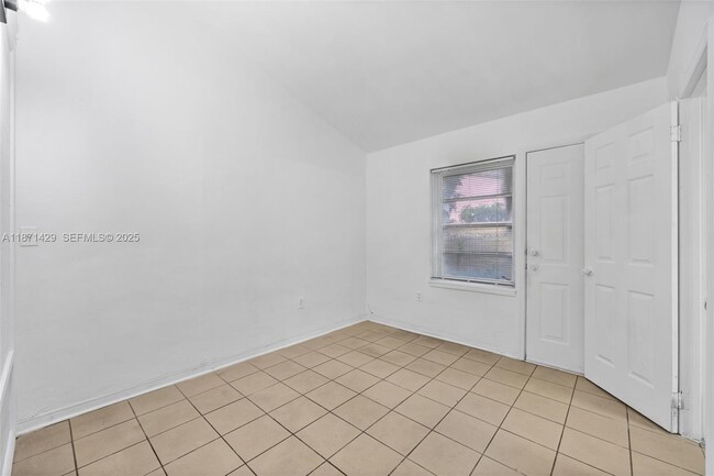 Photo - 840 SW 7th St Unit 844