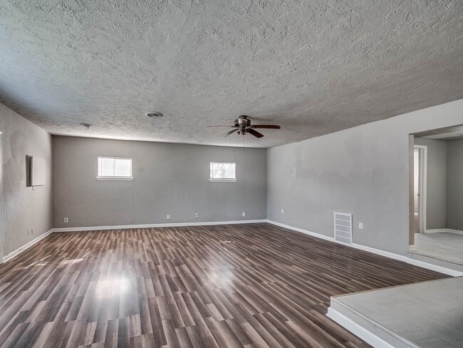 Photo - 545 SW 46th St