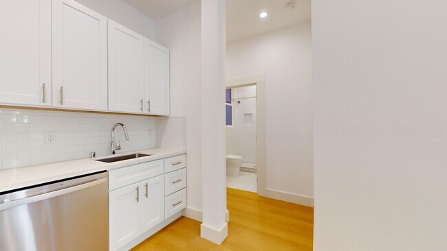 Photo - 550 Baker St Unit 3