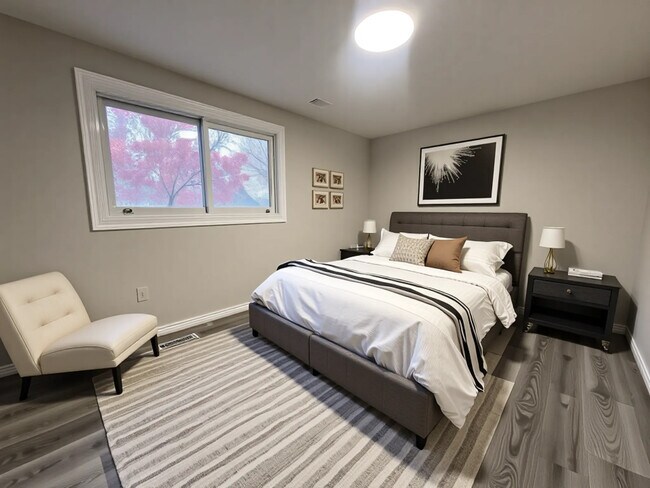 Photo - Detached Home In Stoney Creek!