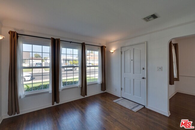 Photo - 6408 W 82nd St