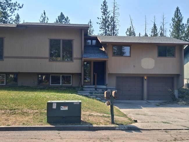 Building Photo - 924 E Bedivere Dr