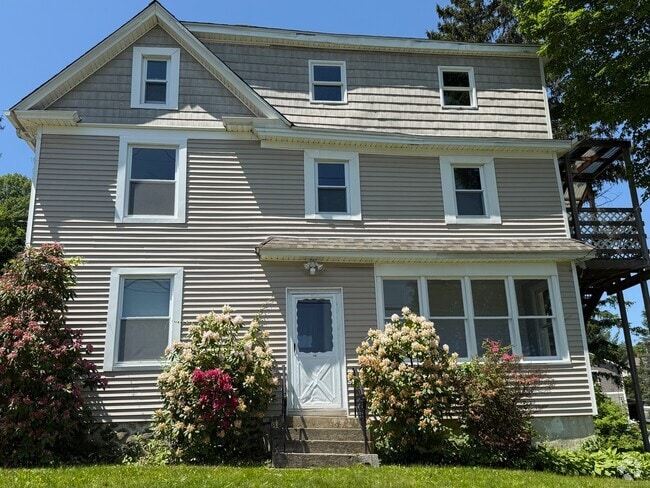 Building Photo - 12 Hillcrest Ave Rental