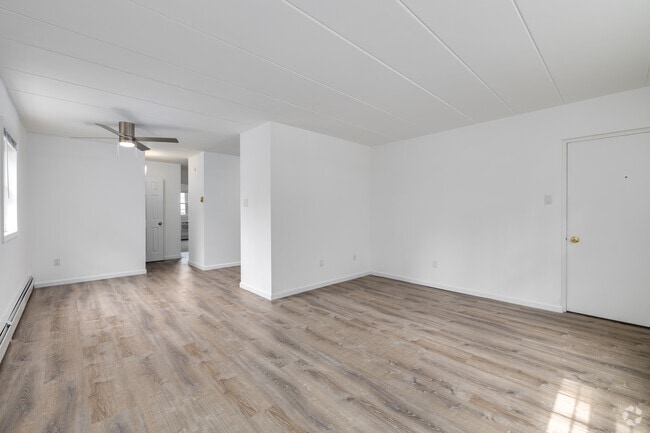 Living/Dining Room - 2Bd, 1Ba, w shared Garage/Basement, 800-850SF - Southgate Commons