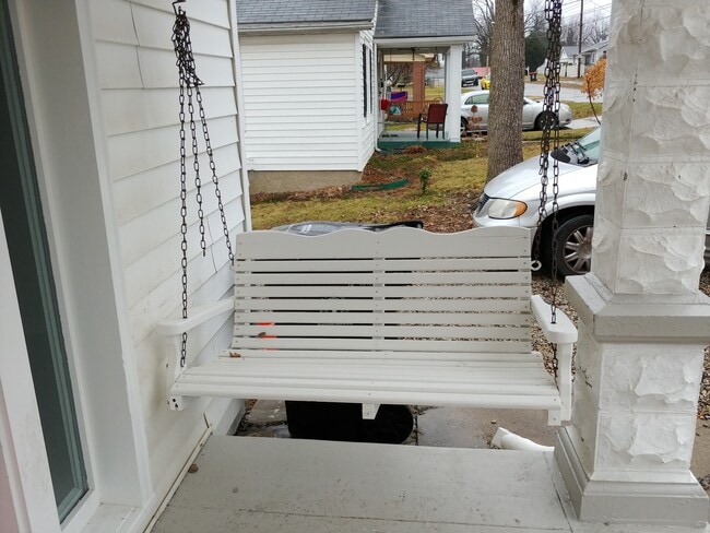 Photo - 3035 University Rd