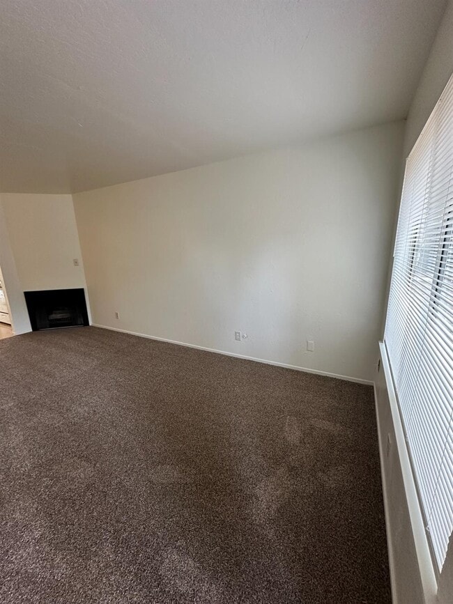 Photo - 471 Minnewawa Ave