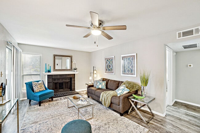 Building Photo - Lakes at Lincoln