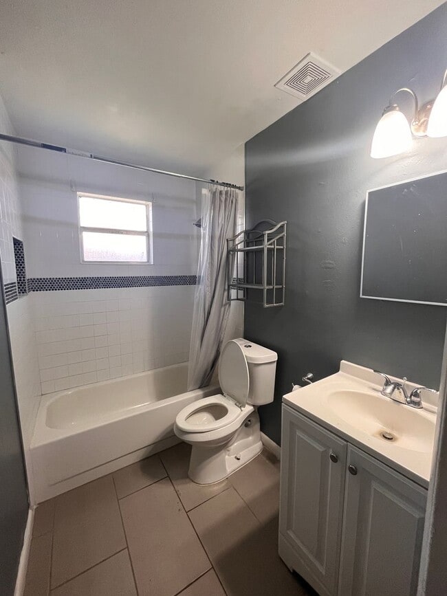 Photo - Allancar 164 Unit 2