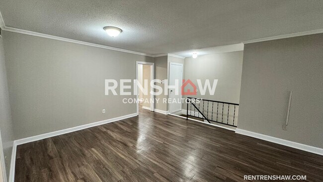 Photo - 3212 13 Colony Mall