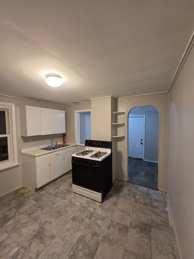 Photo - 2 Bedroom House w/ washer and dryer hook up