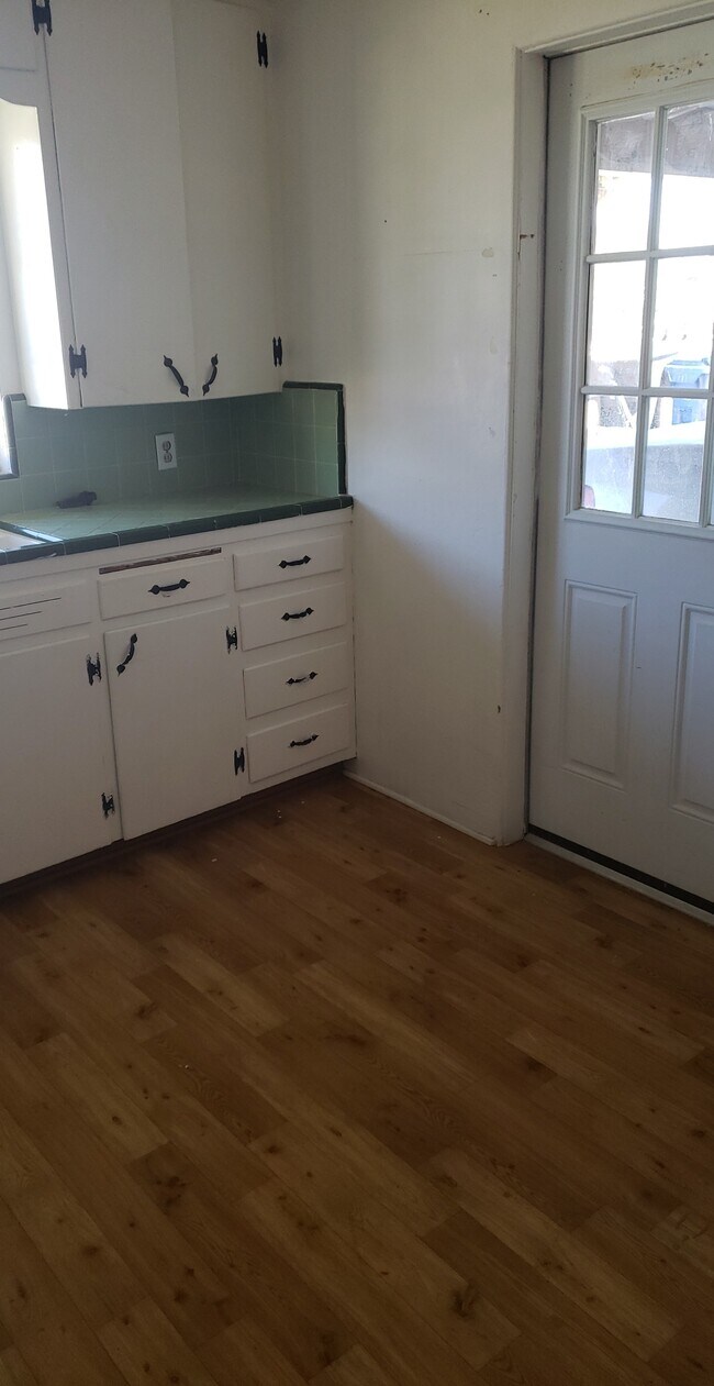 530 N Drew St W Unidad Front Unit