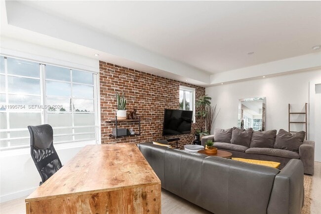 Photo - 820 Euclid Ave Unidad 305