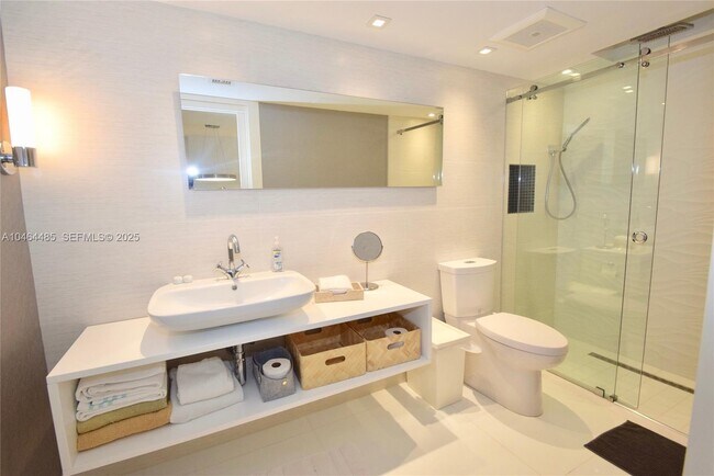 2301 Collins Ave Unit 815/814