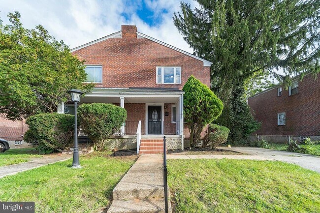 Building Photo - 4011 Mortimer Ave