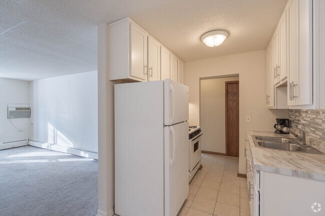 Studio - 475SF - Kitchen