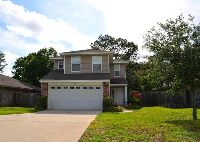 Building Photo - "Charming 3-Bed home with 2.5 Baths in the...