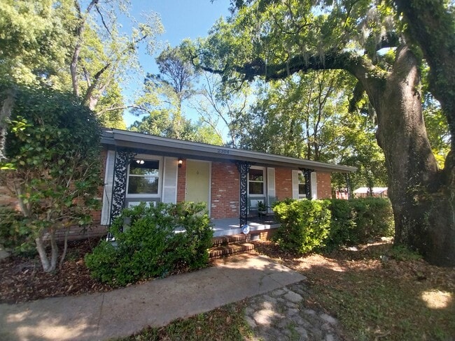 Photo - 2304 Jackson Bluff Rd House