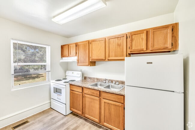 Layfette / Dogwood - 2BR, 1BA - 875SF - Kitchen