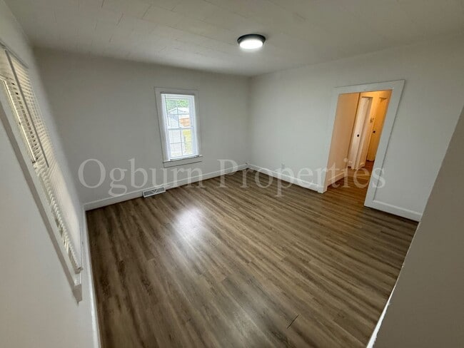 Photo - 3867 Leo St