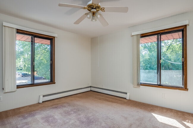2BR, 1BA - 900SF - Bedroom