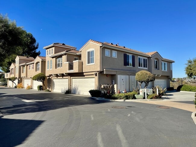 Building Photo - Codorniz Way Unit 33