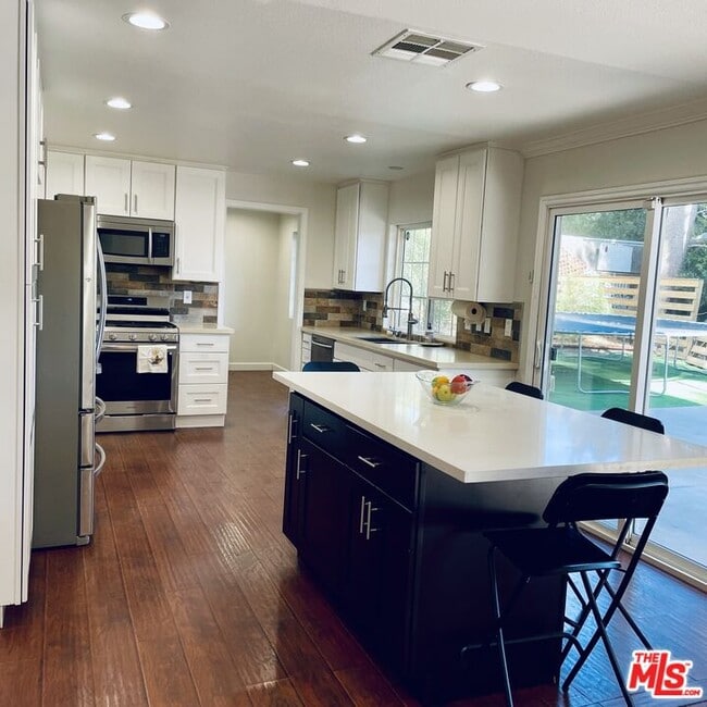 Photo - 11158 Newcastle Ave