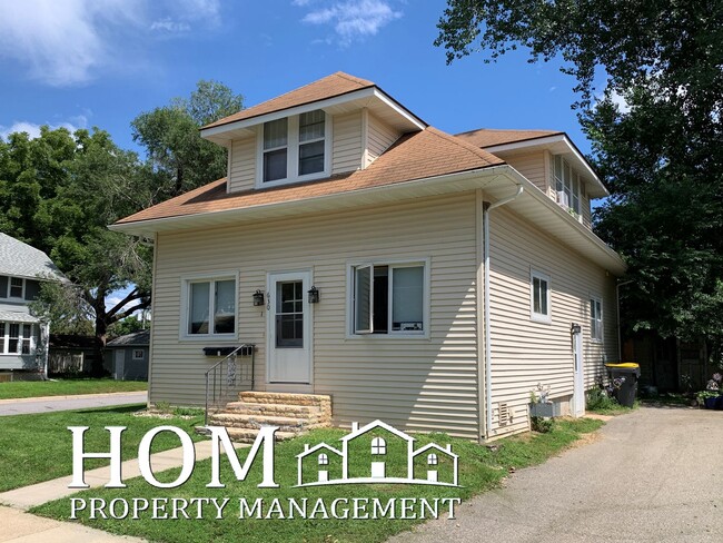 Building Photo - 630 Lyndale St Unit 3