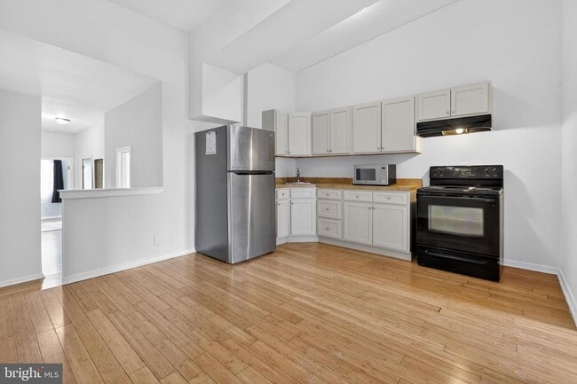 Building Photo - 1918 W Diamond St