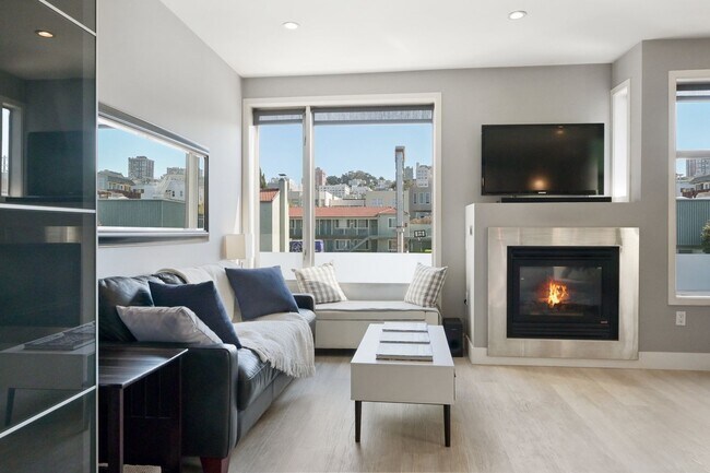 Epic REA/Azari PM:Gorgeous 1 Bed/ 1 Bath C... - Epic REA/Azari PM:Gorgeous 1 Bed/ 1 Bath C... Condo Unit 1,
