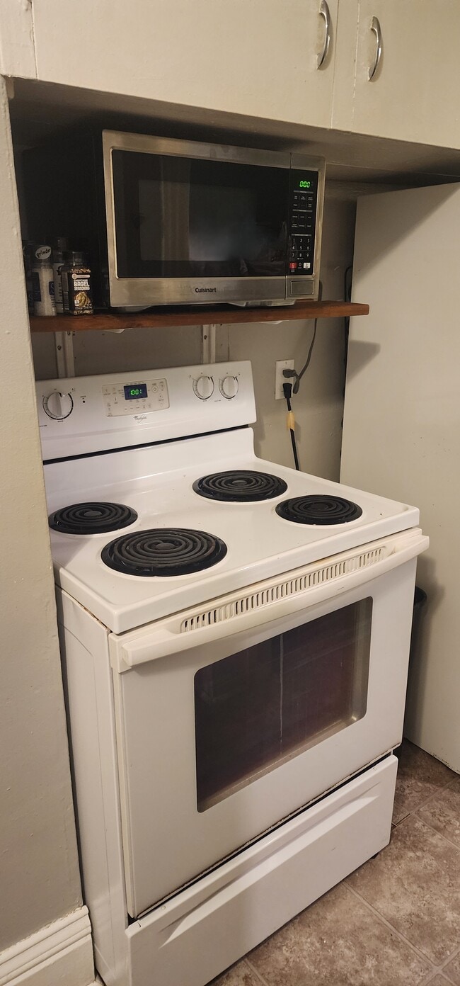 Photo - 822 E 4th St