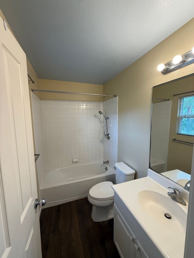 Photo - Spacious 4 Bed, 3 Bath in Ocean Pointe.