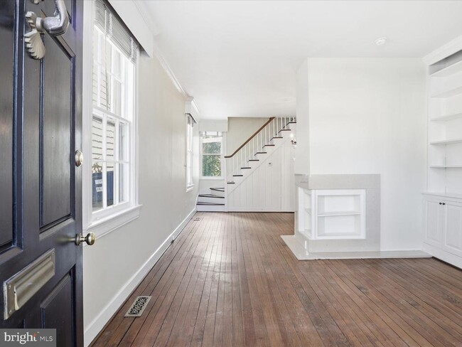 Photo - 210 Gibbon St