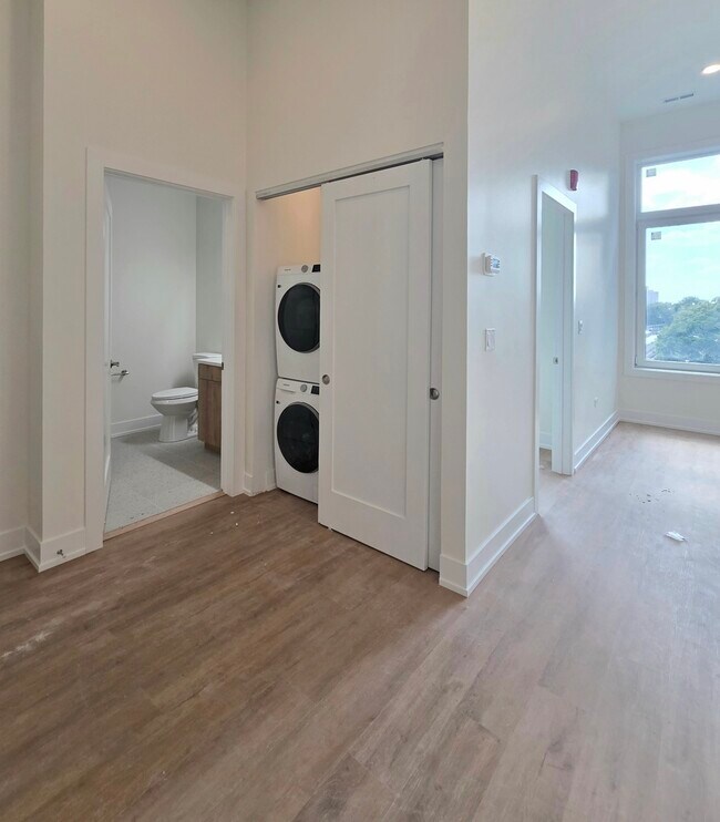 Photo - 1537 N Orleans St Unit 5G