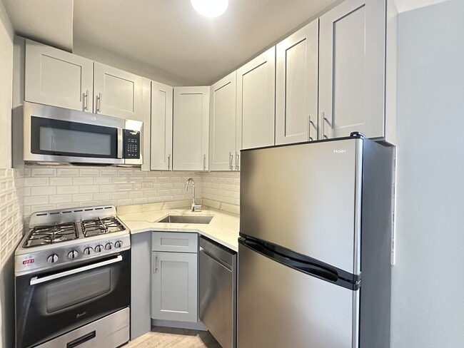 Photo - 503 W Belmont Ave Unit J08W