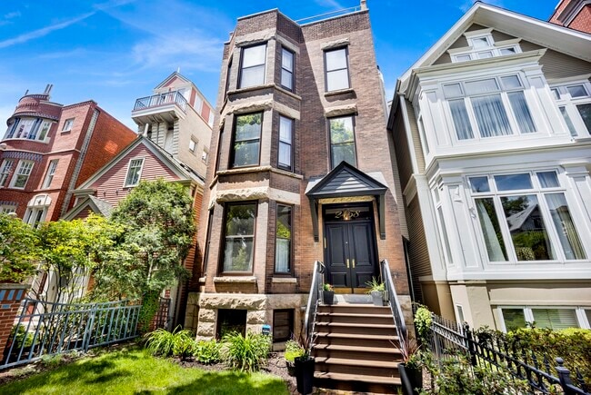 Building Photo - 2458 N Burling St
